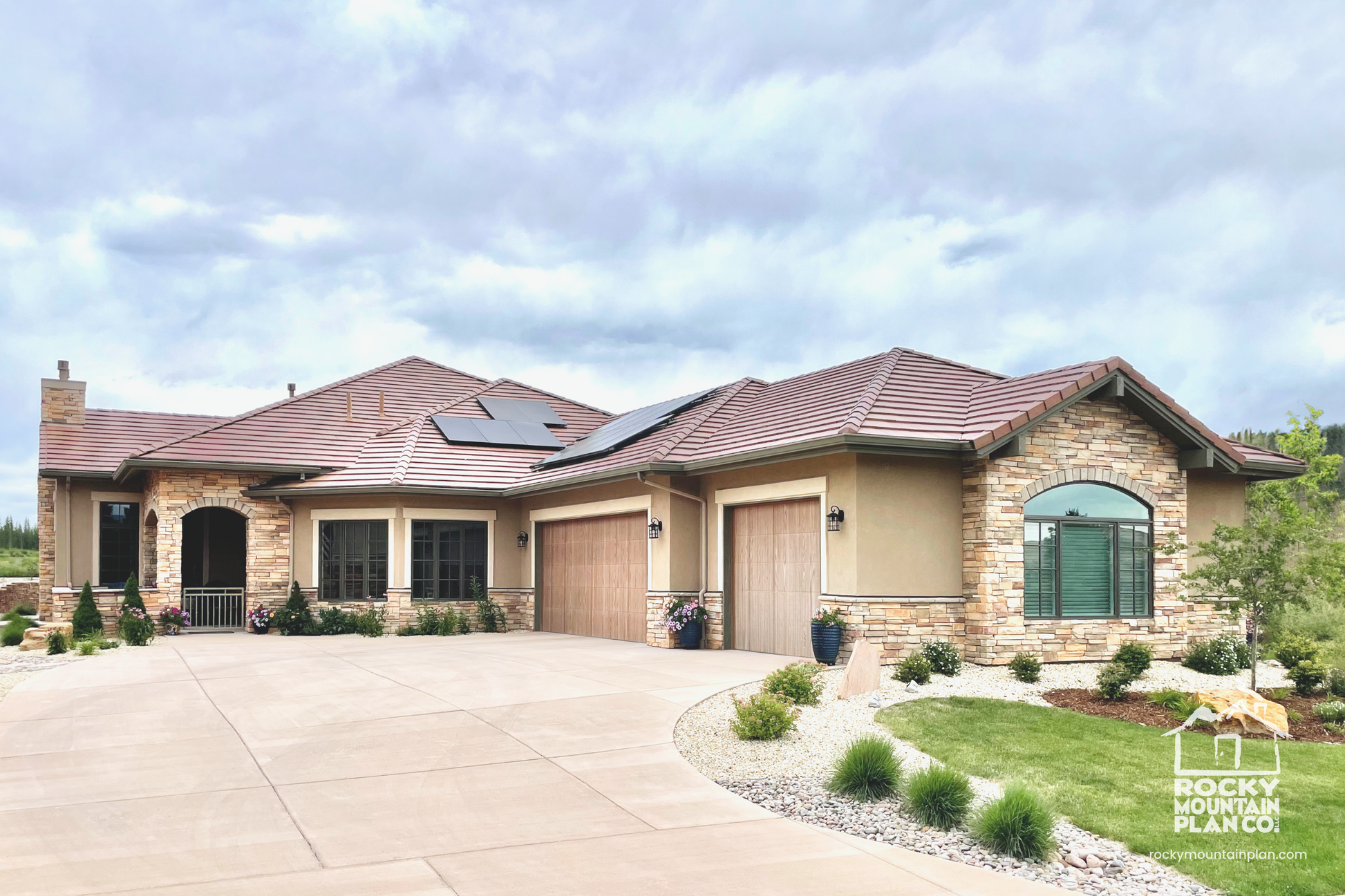 Luxe-Ranch-Home-Plan-with-Lower-Level-Expansion-Exterior-Rocky-Mountain-Plan-Company-Desert-Marigold
